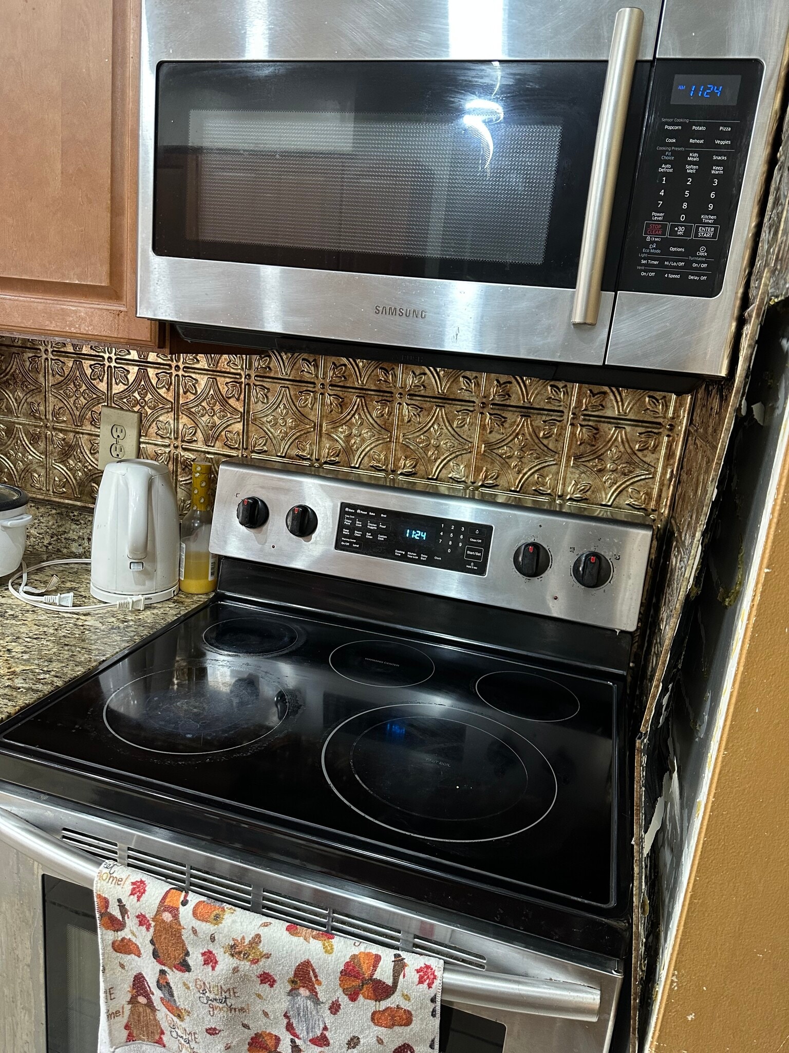 Building Photo - 1049 SW Aswan Ave