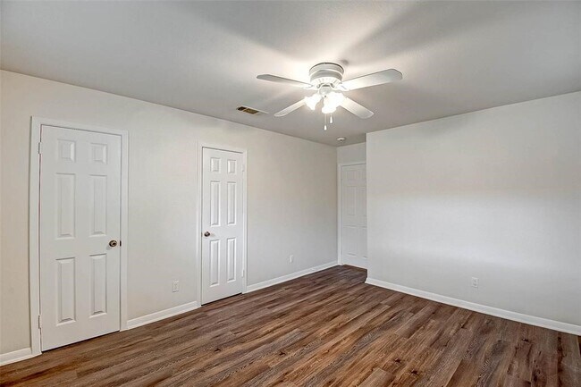 Building Photo - 5446 Jason St