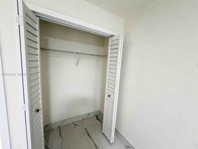 Building Photo - 931 SW 82nd Ave