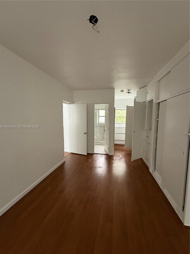 Building Photo - 10281 E Bay Harbor Dr