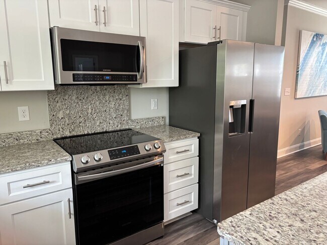Building Photo - New home in Pine Knoll Shores