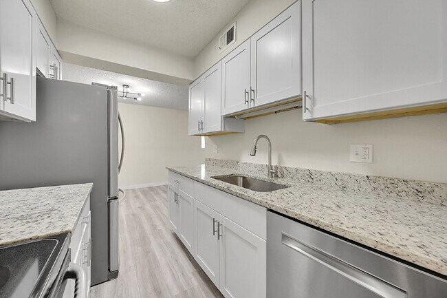 Building Photo - $1,695.95 - 2-bed, 1 bath, located in Centennial