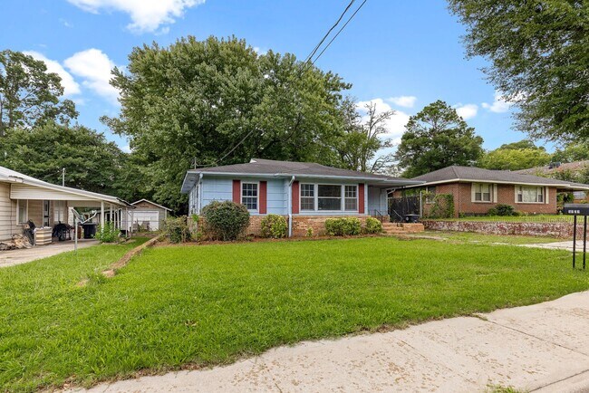 Building Photo - Spacious beautiful 4-bedroom 1 bath home