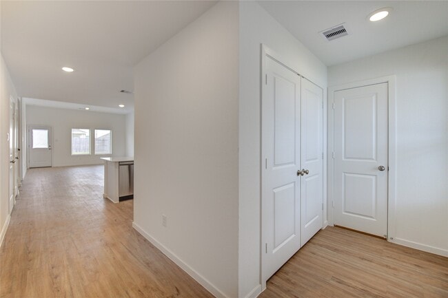 Building Photo - 9910 Oakheath Blf Dr