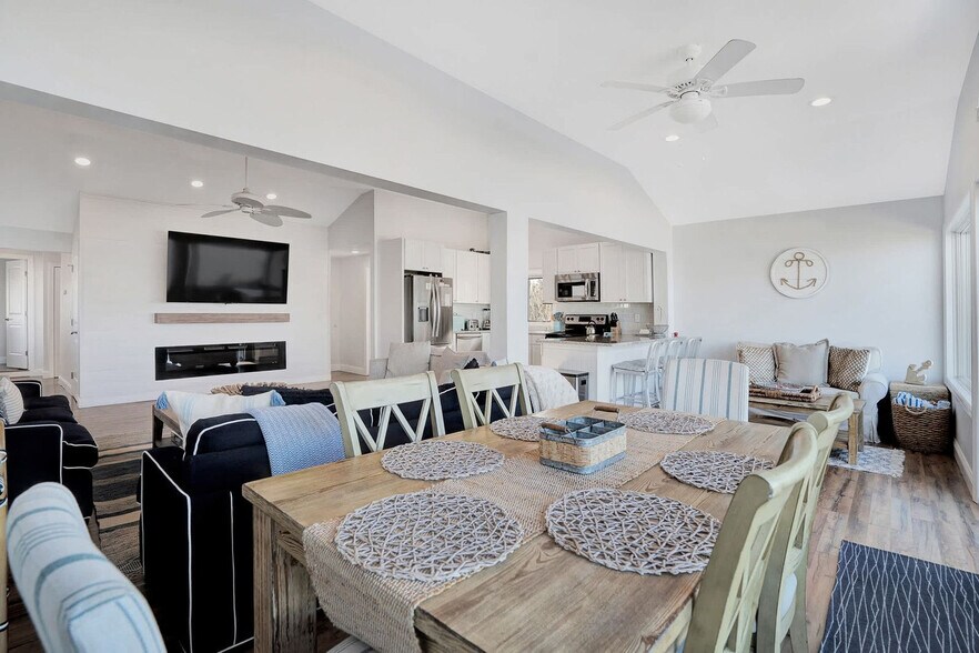 Building Photo - 212 Creek Rd