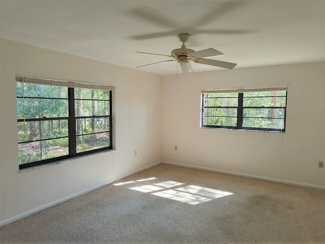 Building Photo - 2 Bedroom, 2 Bath , 2 Car Garage in Dunnel...