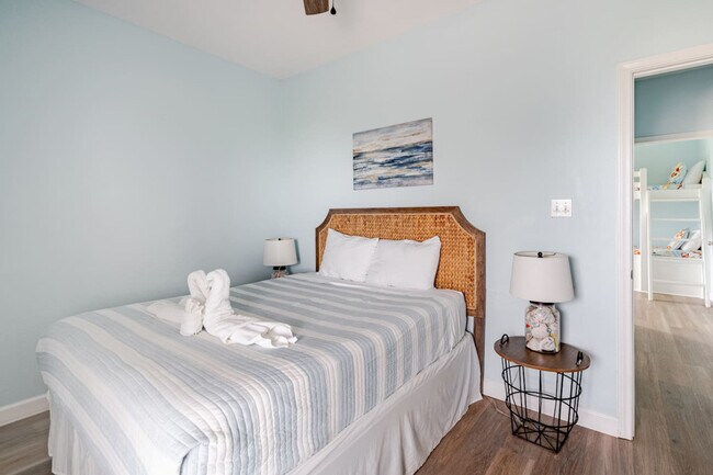 Building Photo - 994 Dolly St