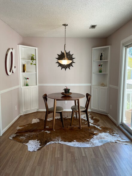 Building Photo - 3609 Pine Knoll Dr