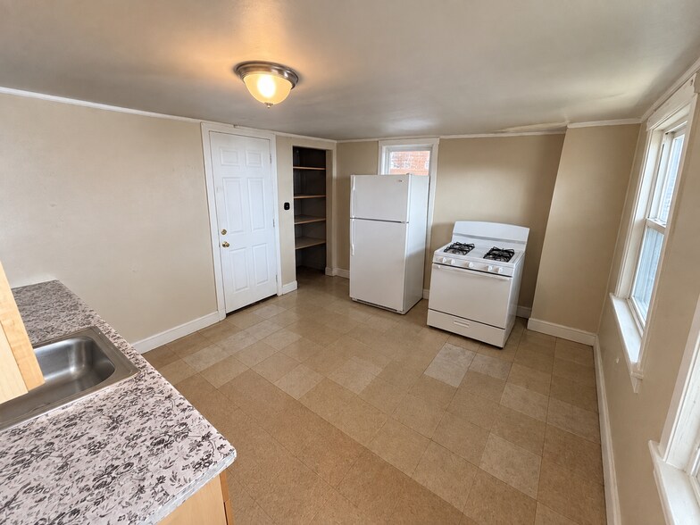 Kitchen - 54 Portland St