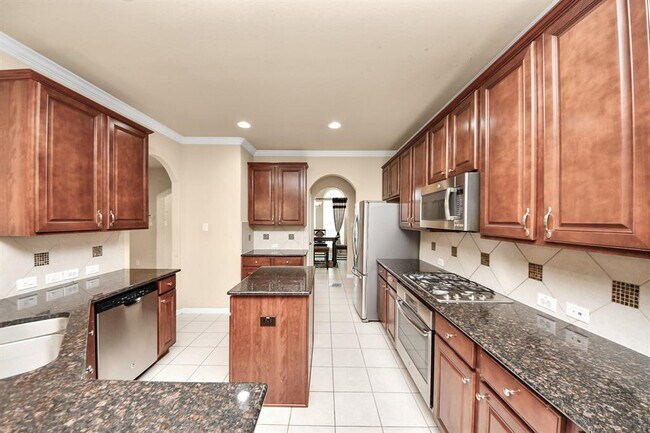 Building Photo - 28523 Pleasant Forest Dr