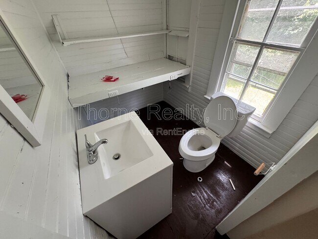 Building Photo - 809 Sunset Ave