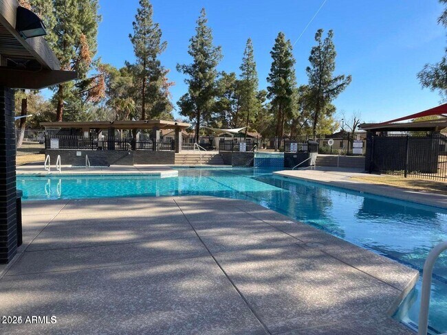 Building Photo - 5136 E Evergreen St