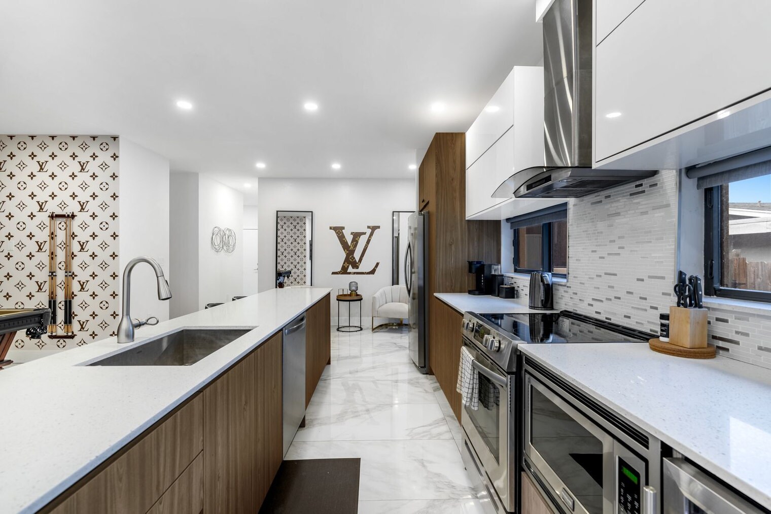 Building Photo - 826 SW 14th Ct