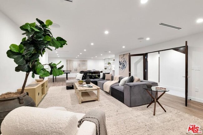 Building Photo - 3116 Elvido Dr