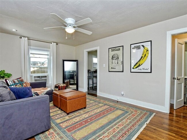 Building Photo - 1400 W 51st St
