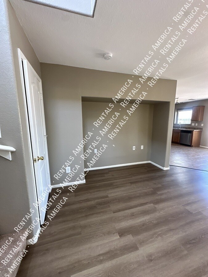 Building Photo - 1028 E Dragon Fly Rd