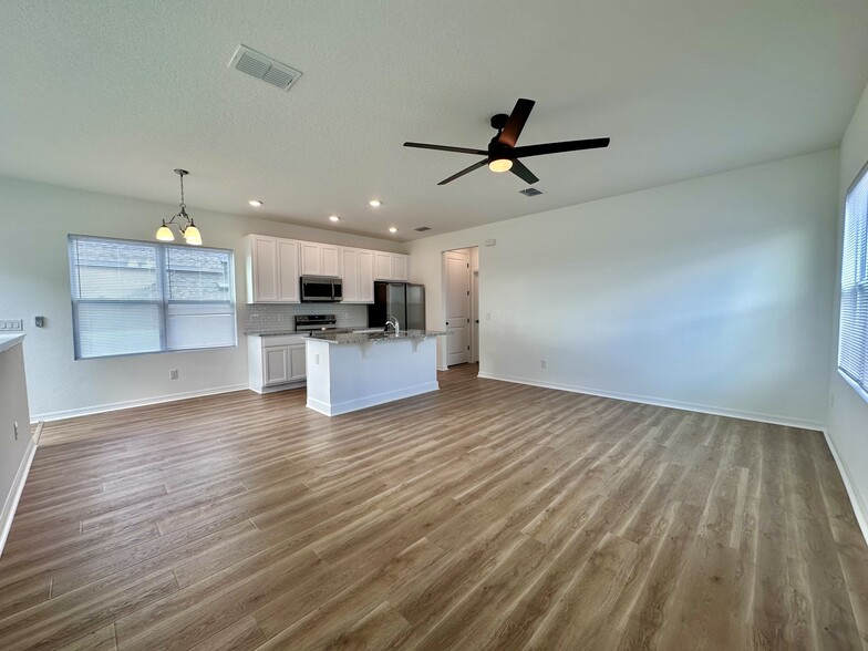 Building Photo - 3025 Prospect Trl