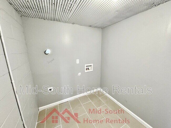Building Photo - 2876 Cela Rd