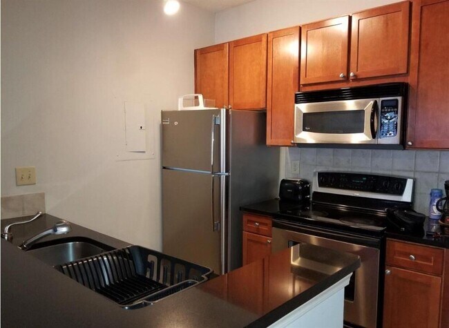 Building Photo - 1250 Parkwood Cir SE