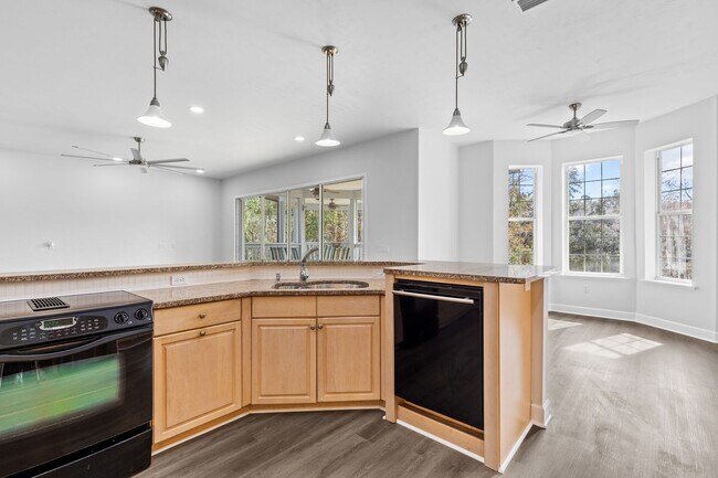 Building Photo - Executive Lakefront in Gainesville - Available NOW