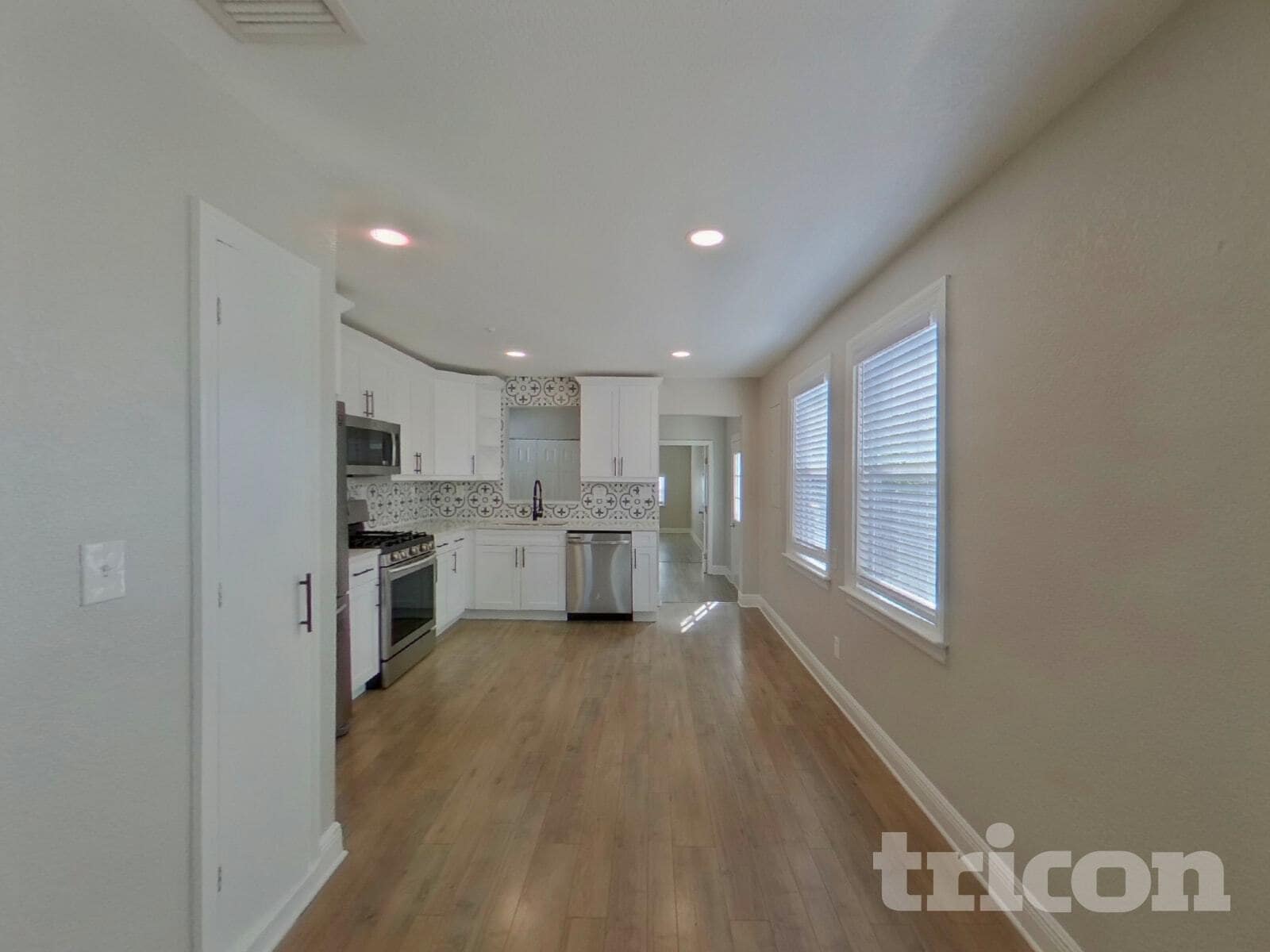 Building Photo - 2462 6th Ave N