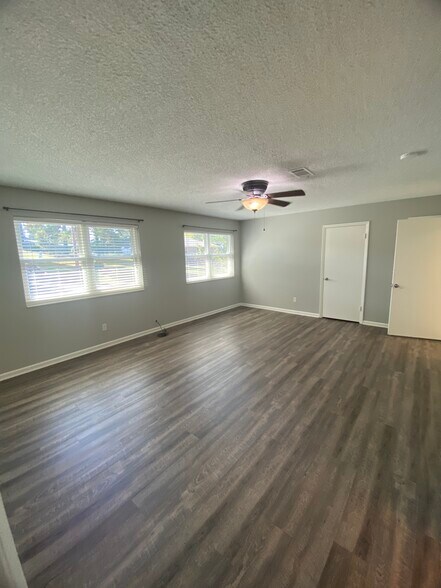 Building Photo - 125 Carl Dr