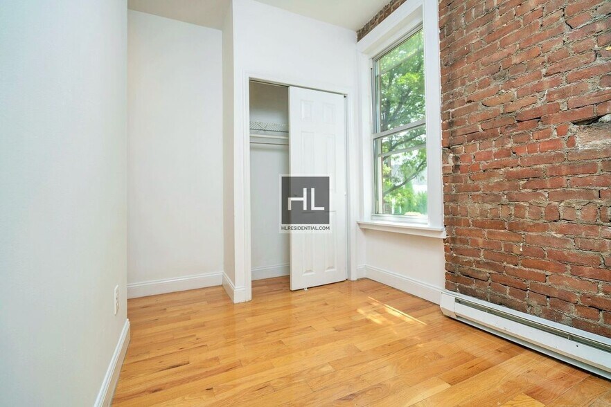 Building Photo - 21 Adelphi St