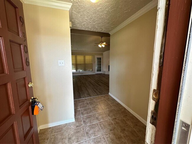 Building Photo - 9306 Bollingbrook Dr