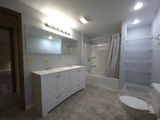 Building Photo - 508 S Main St