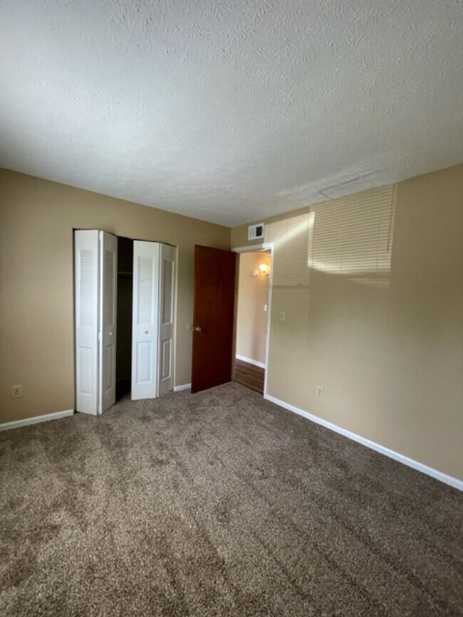 Building Photo - 409 Shelby Ave