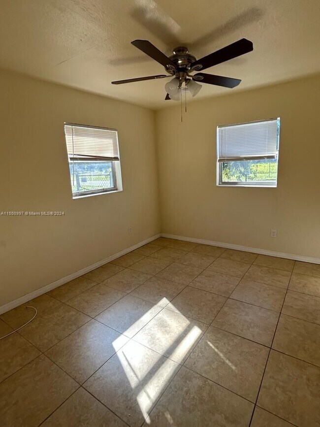 Building Photo - 708 N 14th St