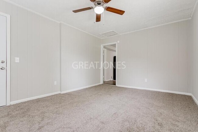 Building Photo - NOW OFFERING 1/2 MONTH FREE IF LEASE SIGNE...