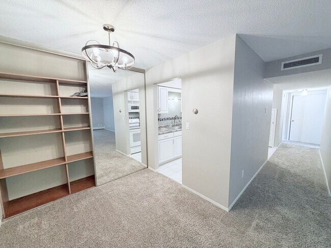 Building Photo - Large 1BR Condo with Patio, Heated Parking, Pool, Sauna & Tennis Courts!