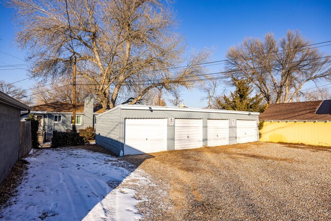 Building Photo - Bright and Spacious Apartment near Liberty...