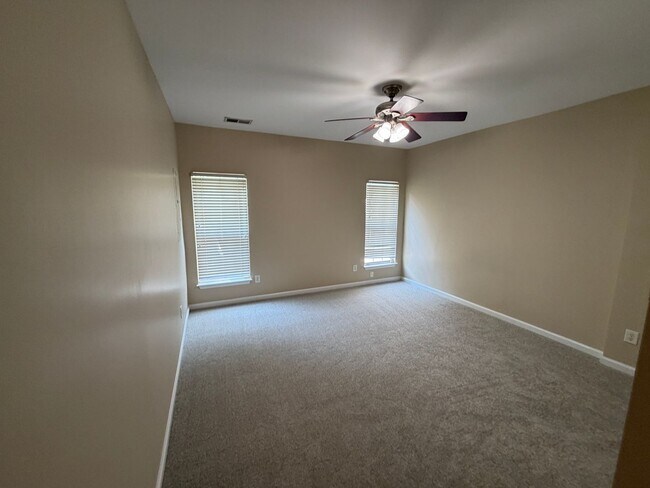 Building Photo - 232 Hadley Commons Dr