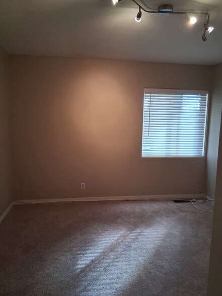 SECOND BEDDROOM - 5 Stonehenge Cir