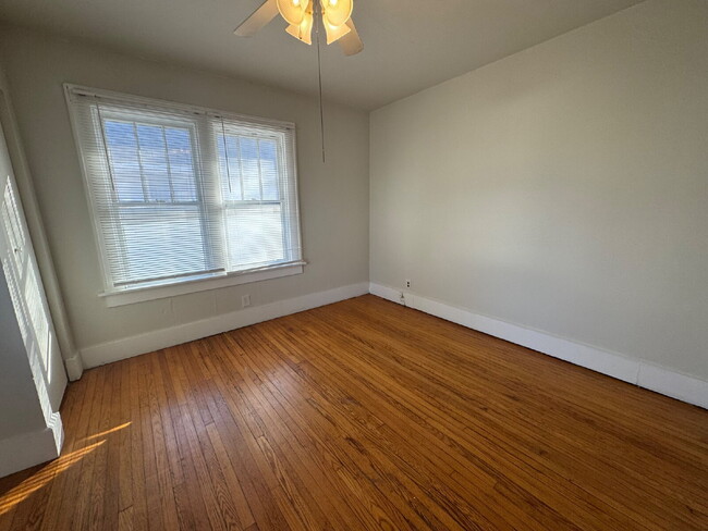 Building Photo - Charming 2 Bed | 1 Bath | Move-In Ready!