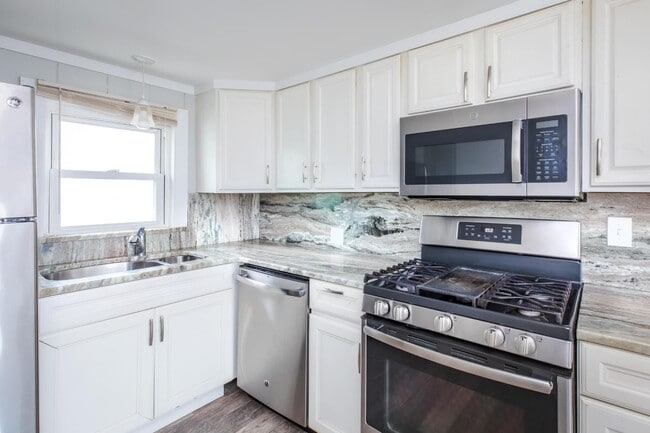 Building Photo - 140 Ashworth Ave