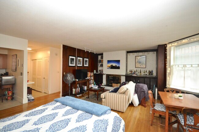 Building Photo - 186 Beacon St