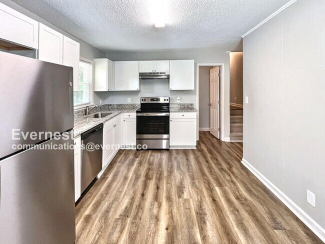 Building Photo - 2815 Crescent Ln