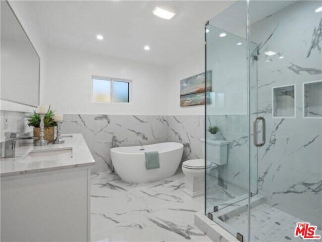 Building Photo - 17601 Rhoda St