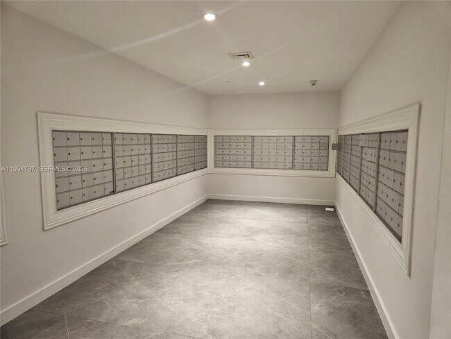 Building Photo - 350 S Miami Ave