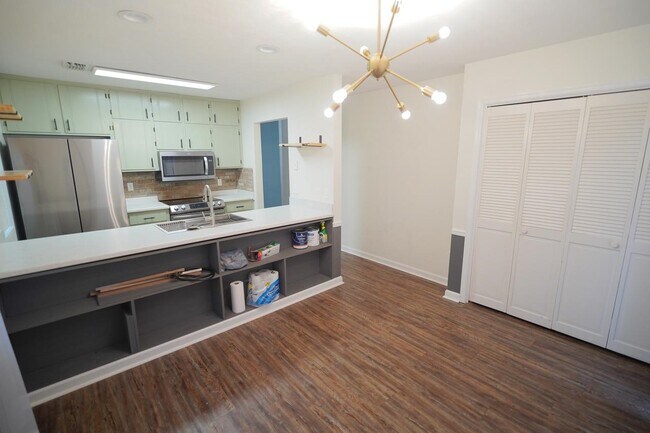 Building Photo - 3027 Oak Hammock Ln