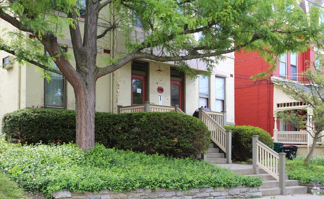 Building Photo - Salutaris East