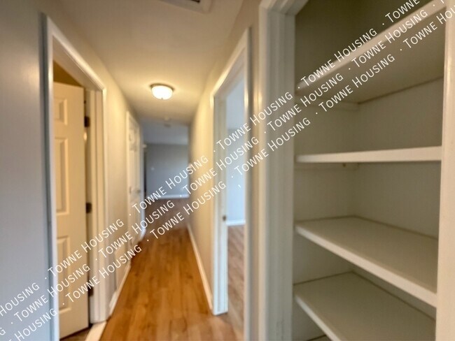 Building Photo - 132 Denrose Dr