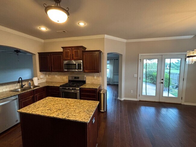 Building Photo - Available Now! Beautiful 3-Bedroom, 2-Bath...