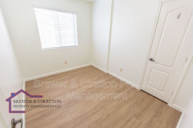 Building Photo - 303 N Miller Rd