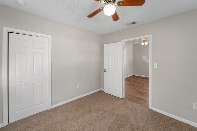 Building Photo - 132 Jenks St