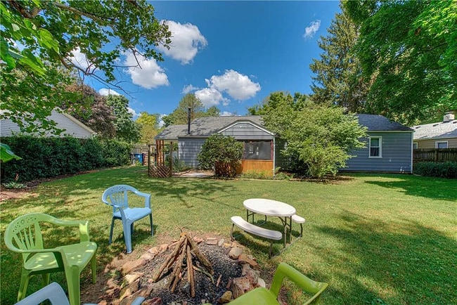Building Photo - 2325 Durham Dr