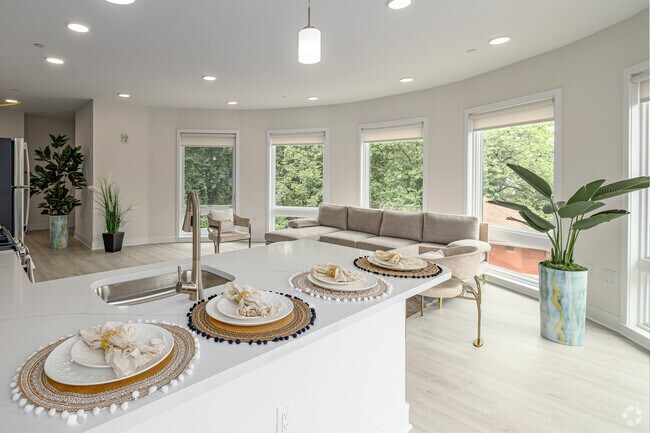 1BR, 1BA - 864SF - Dining Area - The Gateway @ Dunellen